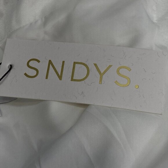 SNDYS Shai One-Shoulder Top • Size M • White • Asymmetrical Hem - Picture 4 of 13